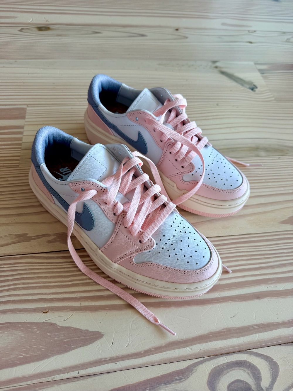 Nike Women's Low-Top Sneakers in Pink and Blue